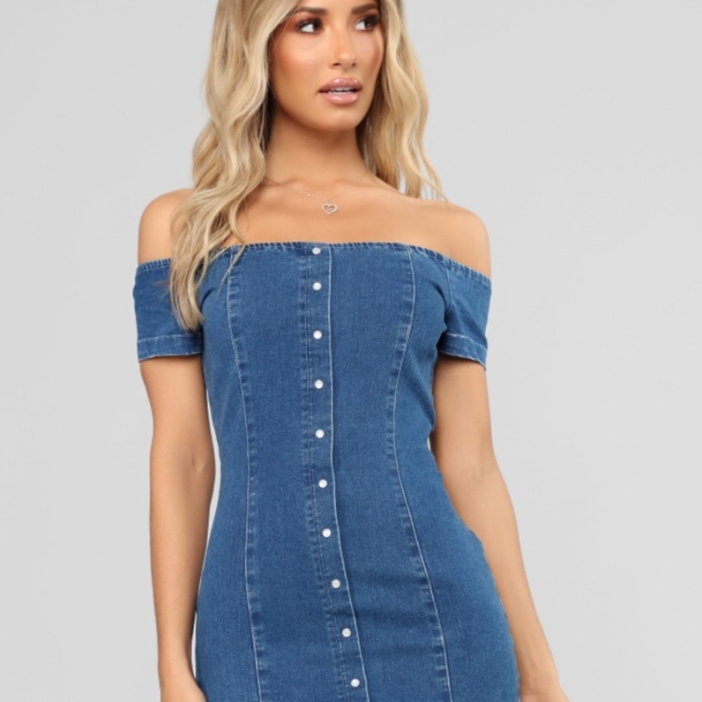 Jean dress off the shoulder ✨